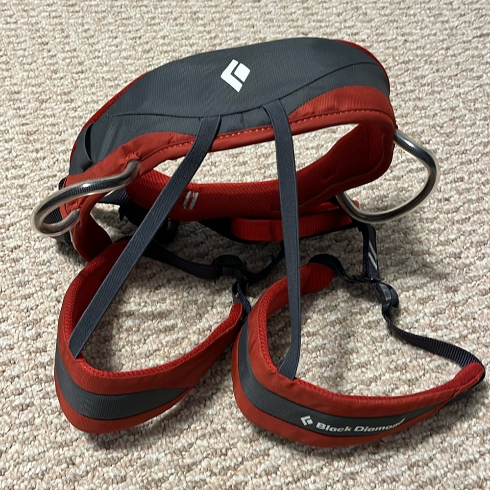 Black diamond kids climbing harness one size 22-27”